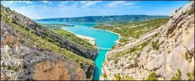 Dans quelle région le lac de Sainte-Croix est-il situé ?