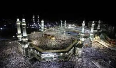 Quel lieu culte cette mosquée contient-elle ?