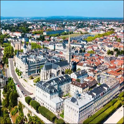 Quel d&eacute;partement a pour pr&eacute;fecture la ville de Pau ?