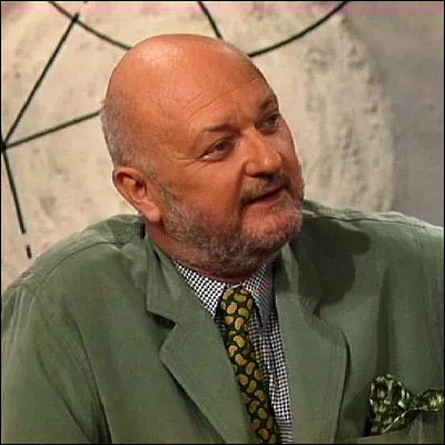 Quel humoriste, qui a d&eacute;but&eacute; aux c&ocirc;t&eacute;s de Jean-Pierre Coffe, a cr&eacute;&eacute; le personnage du pervers Damien Ba&iuml;z&eacute; ?