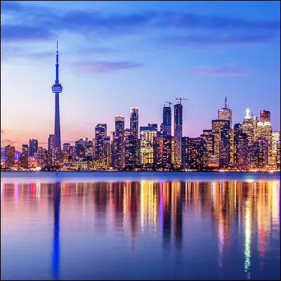 Au bord de quel lac se trouve la ville de Toronto ?
