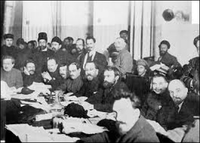 En quelle année la faction bolchevique a-t-elle été créée ?