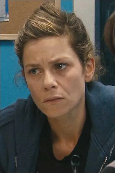 Dans ce long-métrage, de quelle façon meurt Marina Foïs ?