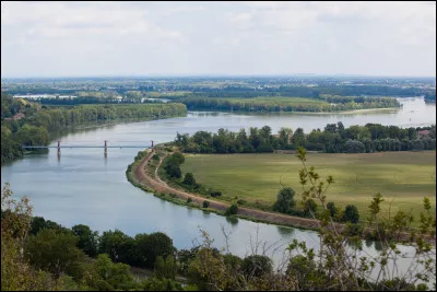 C'est de loin le moins étendu ; il compte 260 000 pour une densité de 70 habitants/km² :