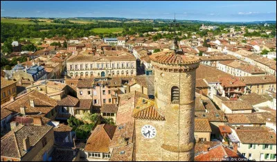 L'Isle-Jourdain, située dans l'est du département, est la deuxième ville avec 9000 habitants :