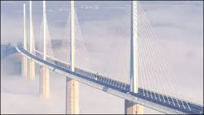 Dans quel d&eacute;partement le viaduc de Millau est-il situ&eacute; ?