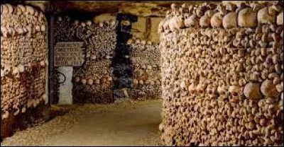 En quelle année les catacombes de Paris ont-elles été ouvertes ?