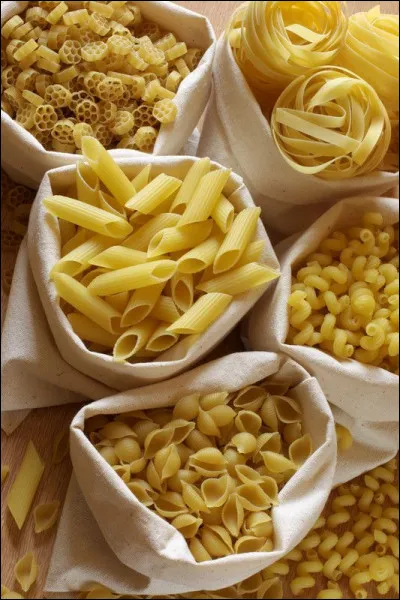 Complète la phrase "J'... mangé des pâtes".