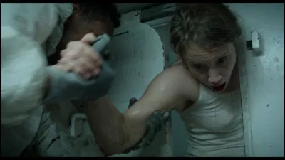 Dans quel film trois personnes se retrouvent-elles bloquées sous terre ?