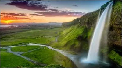 Attention, ouvrez bien vos yeux ! La capitale de l'Islande se nomme Reykjavik.