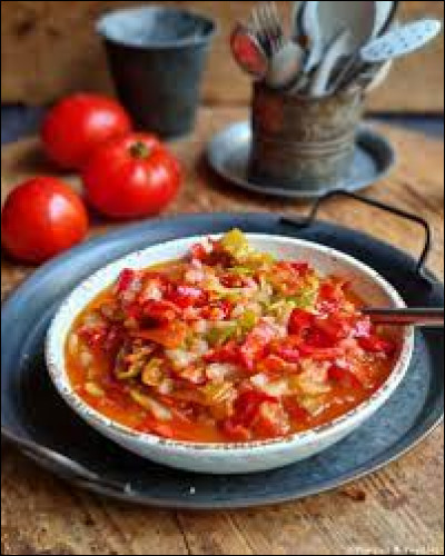 Comment s'appelle cette spécialité culinaire basque à base de poivrons, piment, tomates et oignons ?