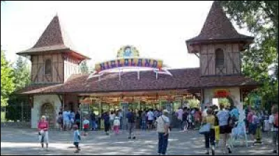 Nous sommes toujours dans le Grand-Est, cette fois l'entrée du parc Nigloland, à Dolancourt. Village de l'aire d'attraction de Bar-sur-Aube, il se situe dans le département ...