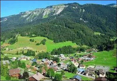 Commune d'Auvergne-Rhône-Alpes, dans l'arrondissement de Bonneville, Le Reposoir se situe dans le département ...