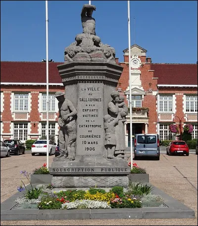 Vous pourrez voir le monument aux victimes de la catastrophe minière de Courrières :