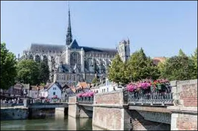 Sa préfecture est Amiens :