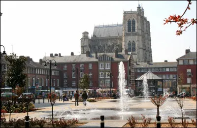 Abbeville est la deuxième ville du département avec 23 000 habitants :