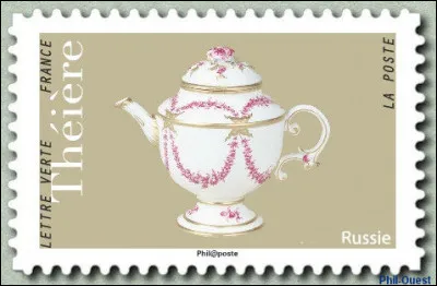 Bien ventrue, cette théière russe fut élaborée dans les manufactures de la ville de ... (Choisissez !)