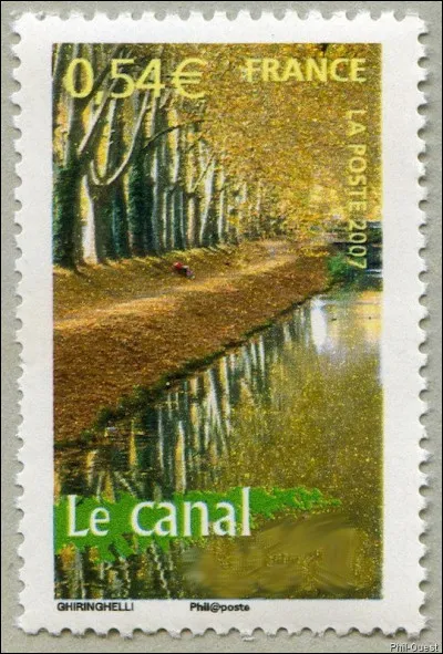 Il n'y a pas d'heure pour se promener au bord du canal de/du/des ...