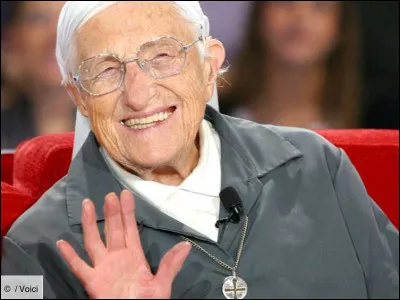 Quel âge avait Sur Emmanuelle à son décès ?