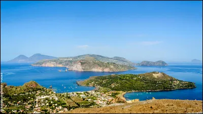Où se trouvent les îles Éoliennes ?
