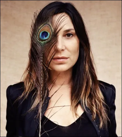 "C'est moi le maître du feu, le maître du jeu,
Le maître du monde et vois ce que j'en ai fait.
Une terre glacée, une terre brûlée
La terre des hommes que les hommes abandonnent."

Quelle est cette chanson ?