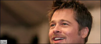 Dans quel premier film, réalisé par George Clooney, Brad Pitt et Matt Damon ont-ils joué gracieusement les candidats d'un jeu télévisé ?