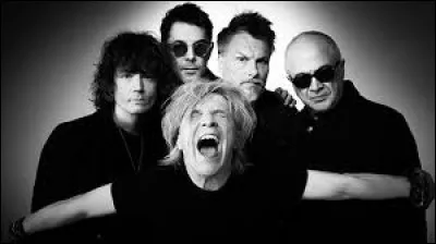 Comment se nomme le 10e album studio ?