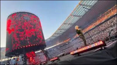 Comment se nomme le 13e album studio ?