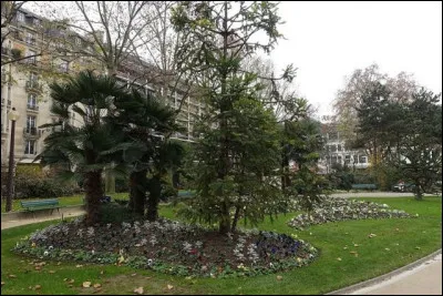 Le square Boucicaut, face au grand magasin "le Bon marché", se trouve dans le ... arrondissement.