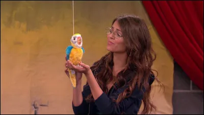 Quelle phrase culte est écrite sur le casier de Tori ?