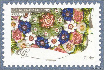 Le fameux décor des presse-papiers millefiori composé de bonbons polychromes, avec plusieurs "roses de Clichy", est l'oeuvre d'un ...