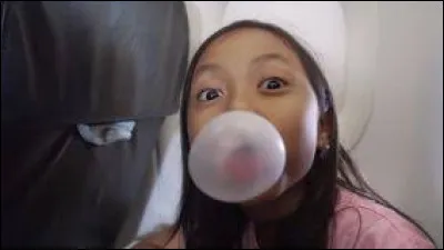 Finissons ce quiz avec une devinette. Quelle est la différence entre un avion et un chewing-gum ?