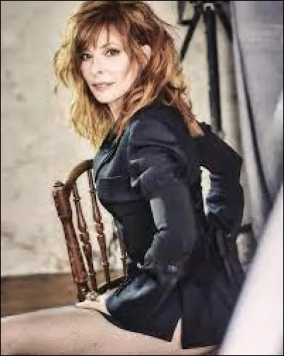 Mylène Farmer a partagé un duo avec Sting sur la chanson "Stolen Car" en 2015.