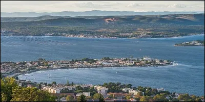 Dans quel étang peut-on faire trempette avant de déguster des huîtres de Bouzigues ?