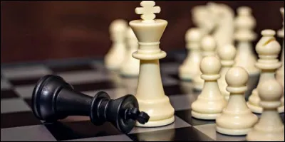 Aux Echecs, quelle pièce du jeu se déplace en L ?