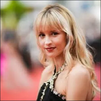 La chanteuse Angèle est-elle née en 1997 ?