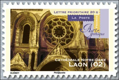 On a mis moins d'un siècle pour bâtir l'édifice, mais tout un (le XIVe) pour les 27 chapelles entre les contreforts : je trouve ça ...