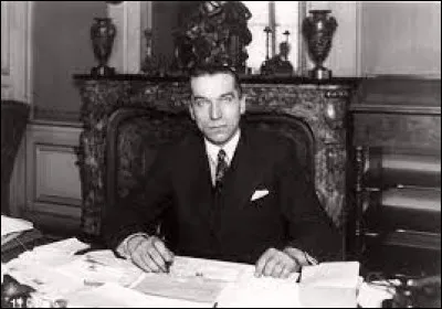 Cet homme politique, président du Conseil en 1948, ministre l'Éducation nationale de 1951 à 1954, se nomme ...