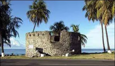 Nous pouvons observer la tour du Père-Labat dans cette ville guadeloupéenne.