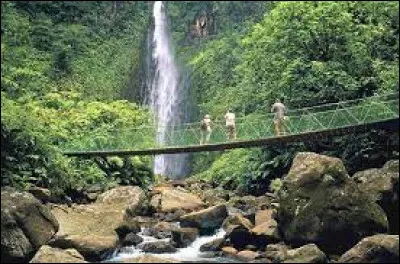 Laquelle de ces villes est située en Guadeloupe ?