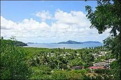 Dans quelle région la ville de Dembéni est-elle située ?