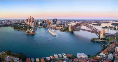 Quel(s) est/sont l'/les océan(s) qui entoure(nt) ce pays ?