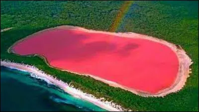Quel est le nom de ce lac rose situé sur l'île du Milieu, en Australie ?