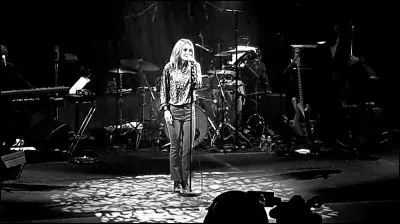 Quel chanteur a déjà fait les premières parties de concerts de Vanessa Paradis ?