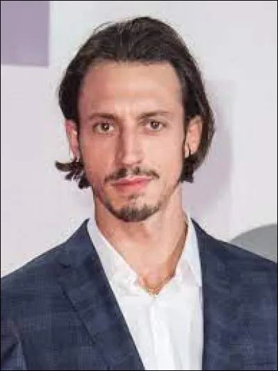 Comment s'appelle le frère d'Angèle ?