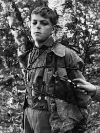 Quel acteur joue le rôle de Lebrac, le chef des enfants de Longeverne ?