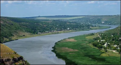 Où coule le Dniestr ?