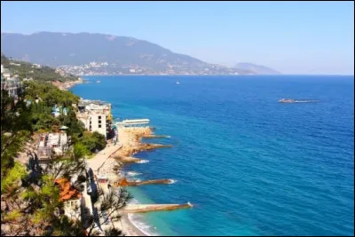 Dans quelle mer se jette le Dniestr ?