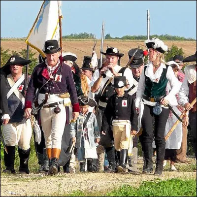 Quel g&eacute;n&eacute;ral des Chouans a &eacute;t&eacute; condamn&eacute; &agrave; mort et guillotin&eacute; pour avoir men&eacute; un complot pour renverser le Premier consul Napol&eacute;on Bonaparte ?