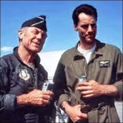 Dans quel film Sam Shepard incarne-t-il l�aviateur am&eacute;ricain Chuck Yeager, le premier homme &agrave; avoir franchi le mur du son, qui joue lui-m&ecirc;me un barman dans ce film ?